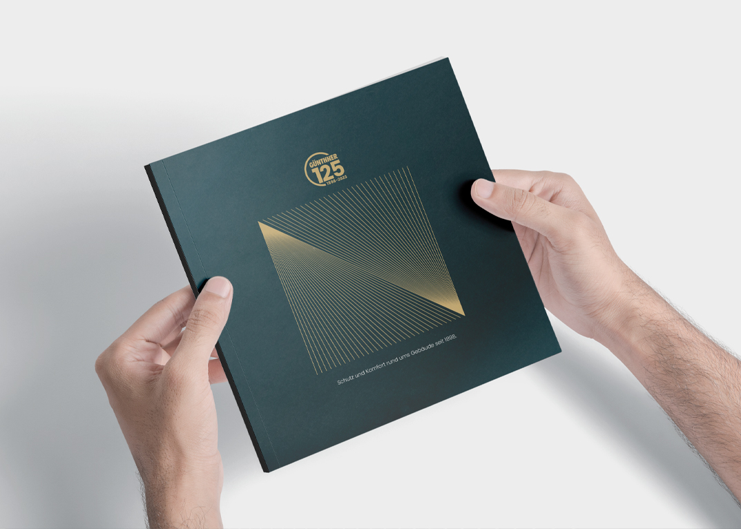 Mockup Jubiläumsbroschüre